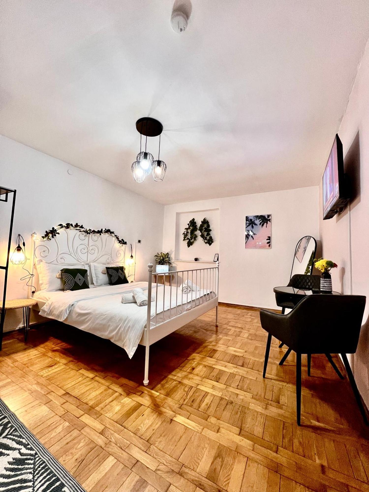 Old Town City Center Apartments Braşov Dış mekan fotoğraf